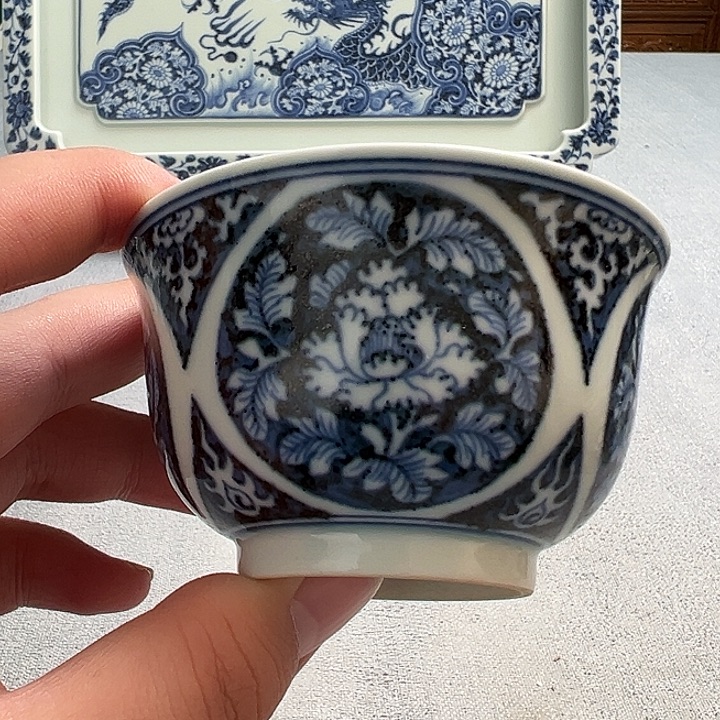 明续幽蓝，蓝底四季花卉炉式杯