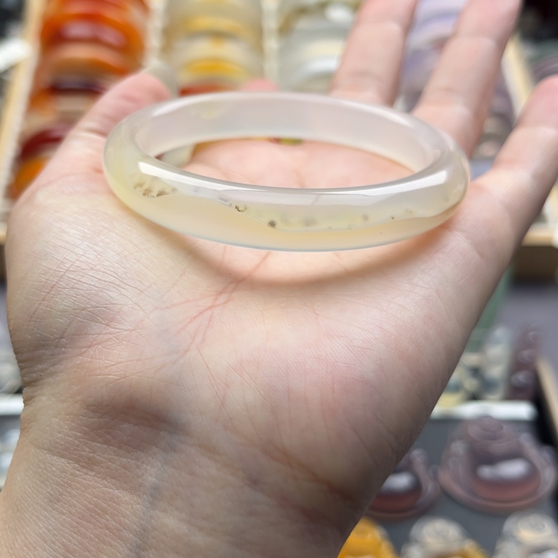 玛瑙/玉髓手镯未镶嵌56+