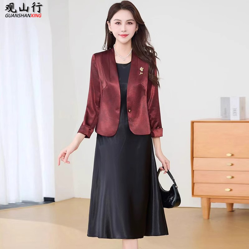 春秋2025新款婚宴穿搭喜妈妈短外套休闲套装气质减龄背心裙两件套