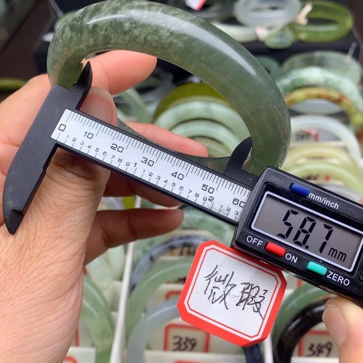 蛇纹石玉未镶嵌手镯356