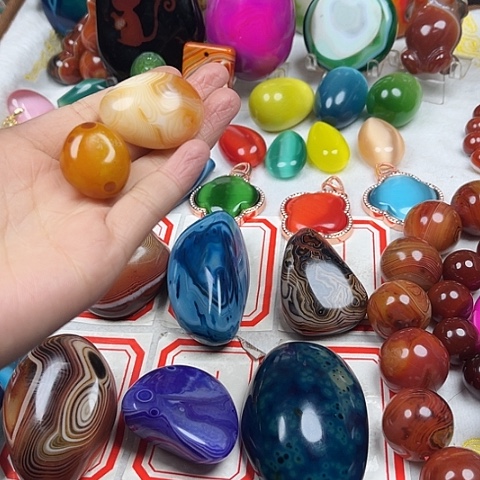 玛瑙/玉髓颈饰未镶嵌