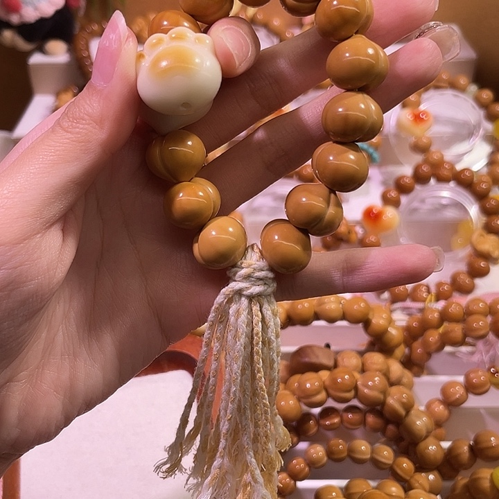 邹***,吊坠猴头核桃猴头屁桃小手持