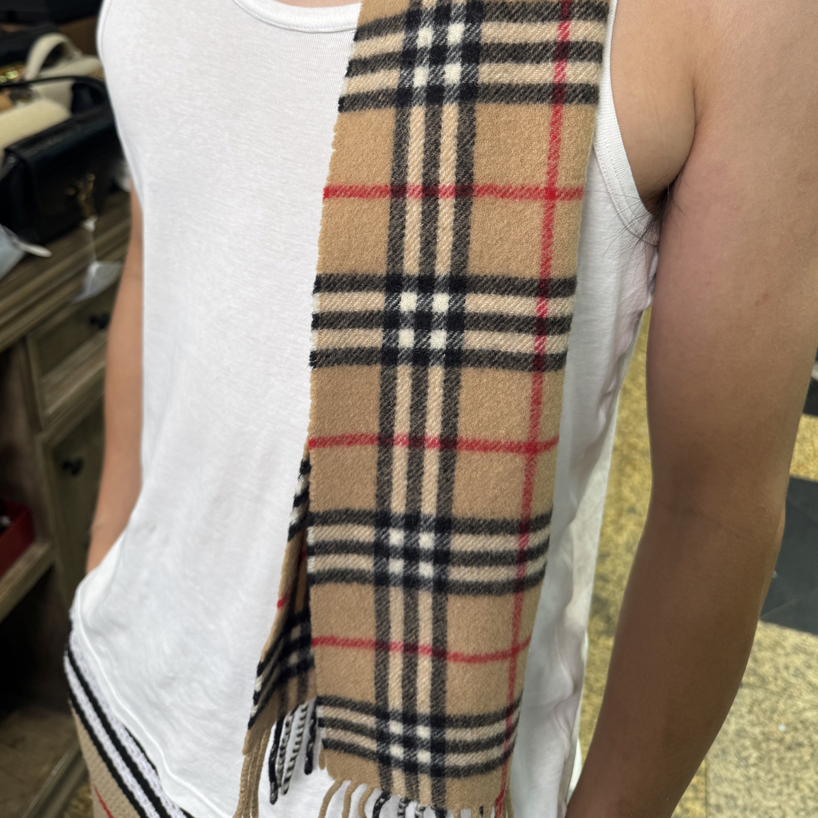 95新 BURBERRY/博柏利 bby经典饼干色羊毛围巾