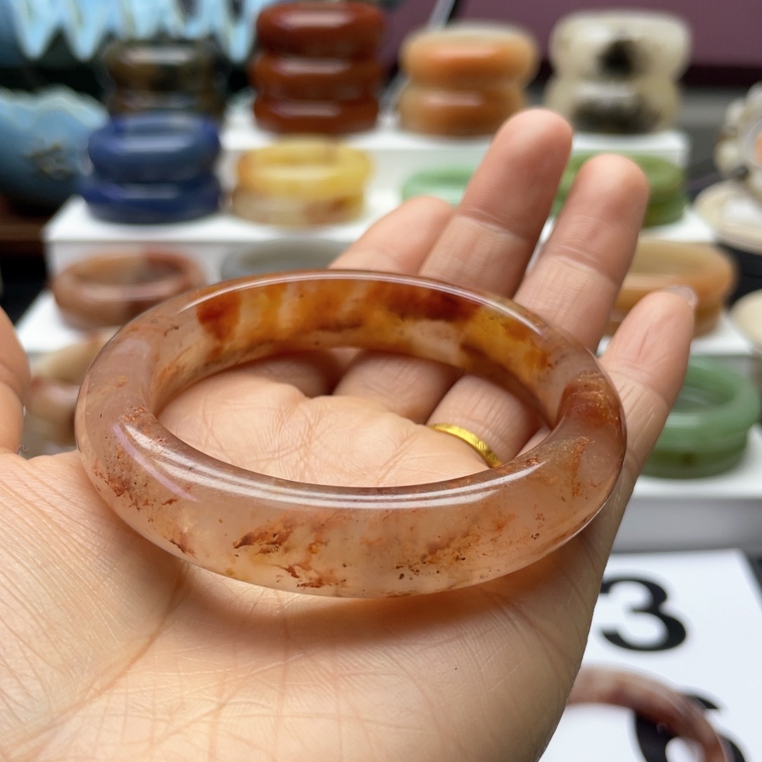 石英质玉手镯未镶嵌