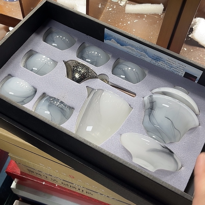 孤品茶具套装等。        
