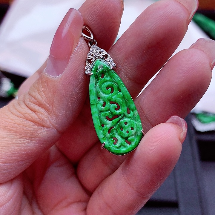 翡翠颈饰银S925镶嵌翡翠