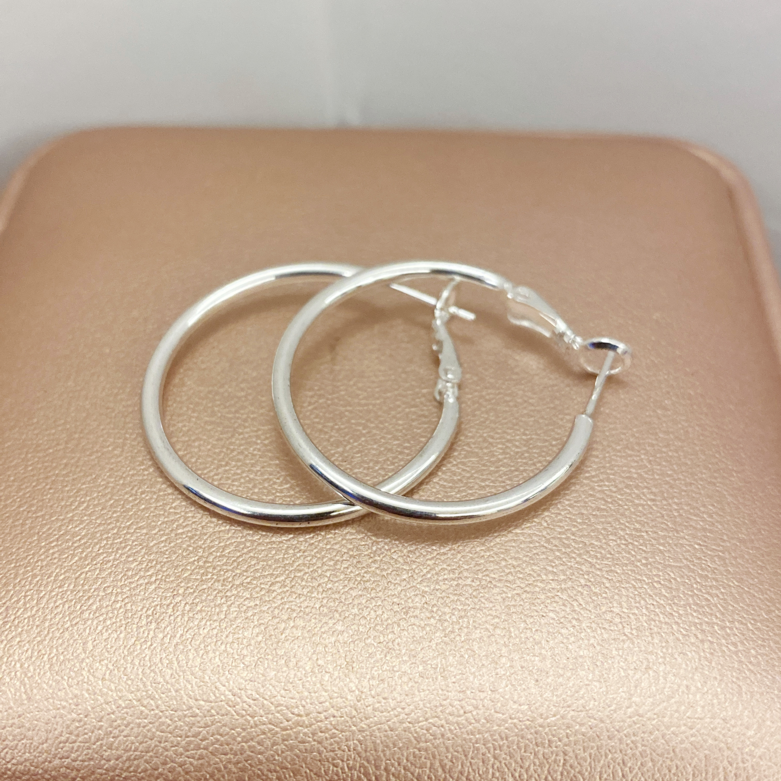    编号03  光面小耳圈3cm素圈  （无礼盒）