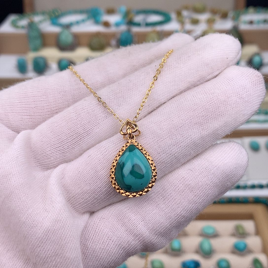 绿松石18K金镶嵌吊坠(赠链)