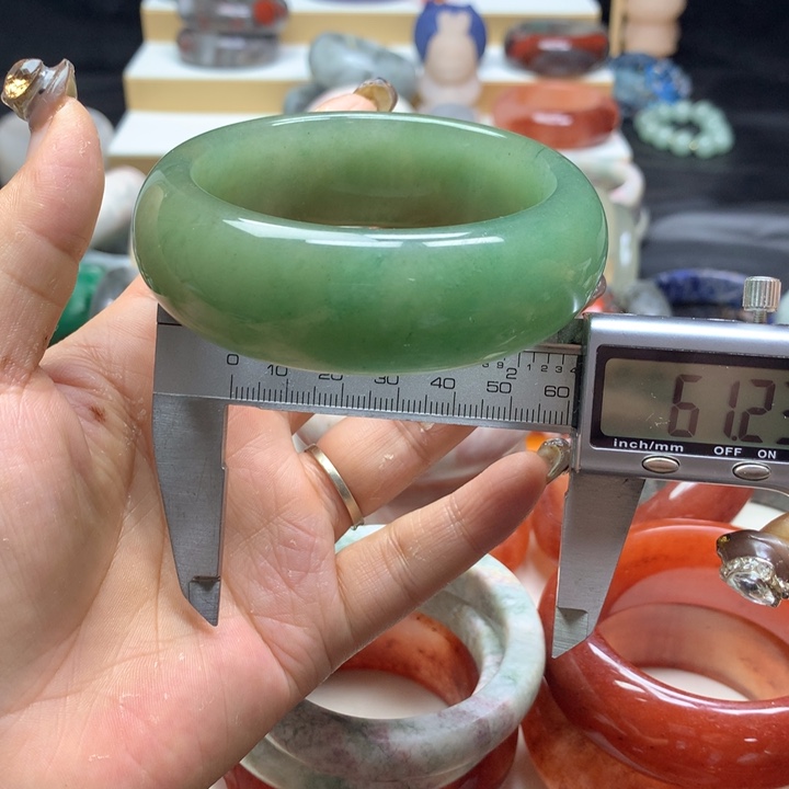 未镶嵌手镯石英质玉