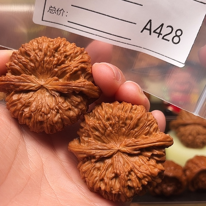 文玩核桃把件mo w wo mo