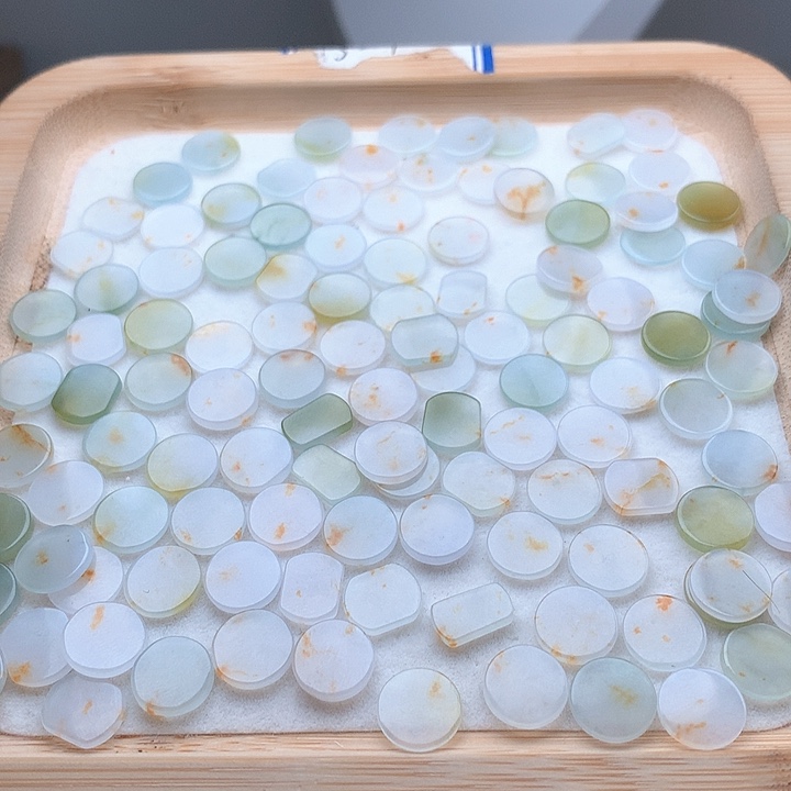 翡翠未镶嵌颈饰桂花圆牌1个
