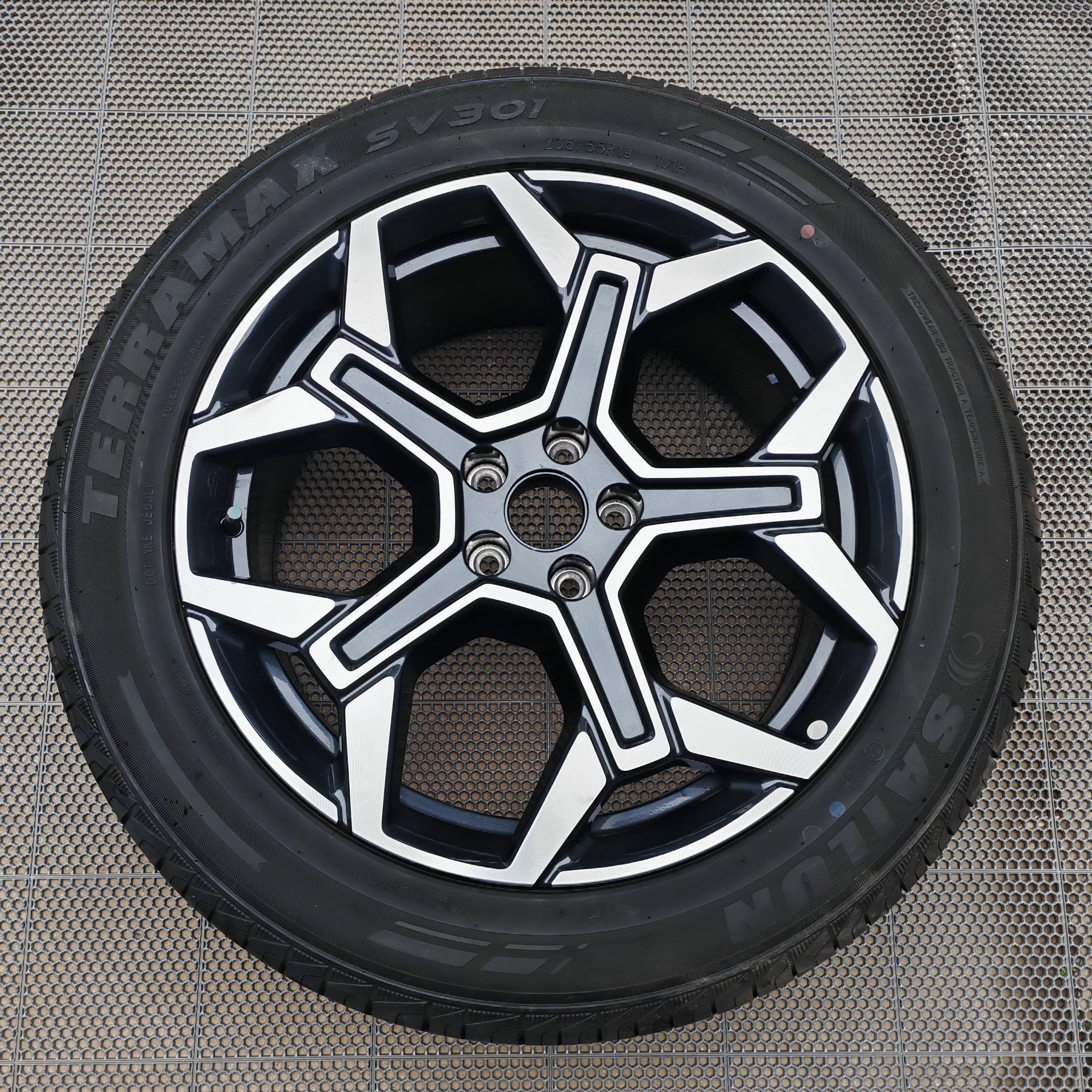 捷途山海L7plus19寸轮毂轮胎原厂原装原车拆车件标价一个轮毂带胎