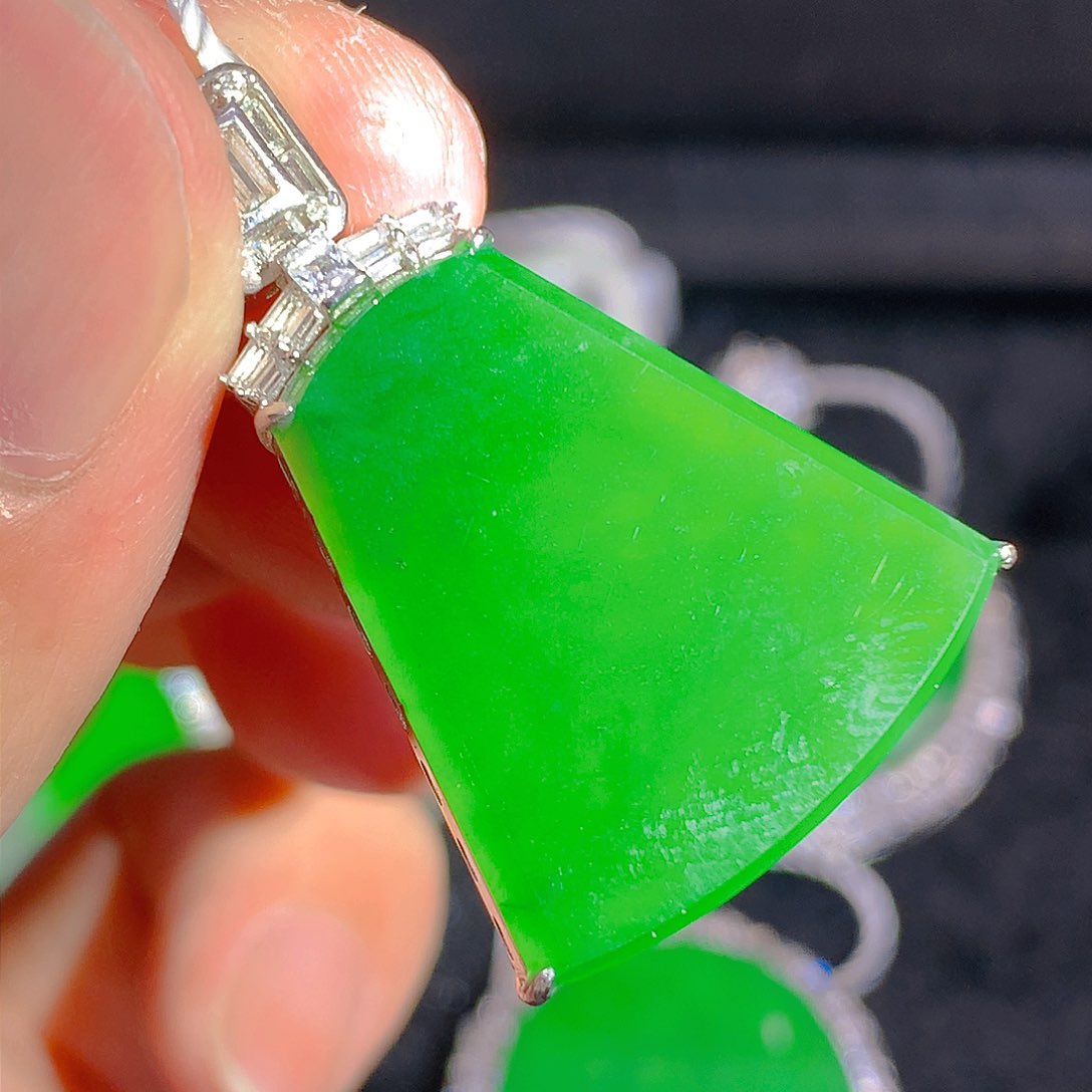 翡翠颈饰银S925镶嵌吊坠