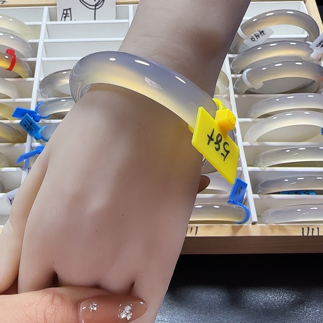 玛瑙/玉髓手镯未镶嵌岁**昭