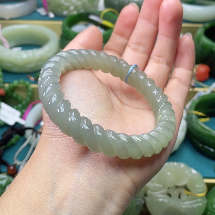 和田玉手镯55圈口 编号39未镶嵌