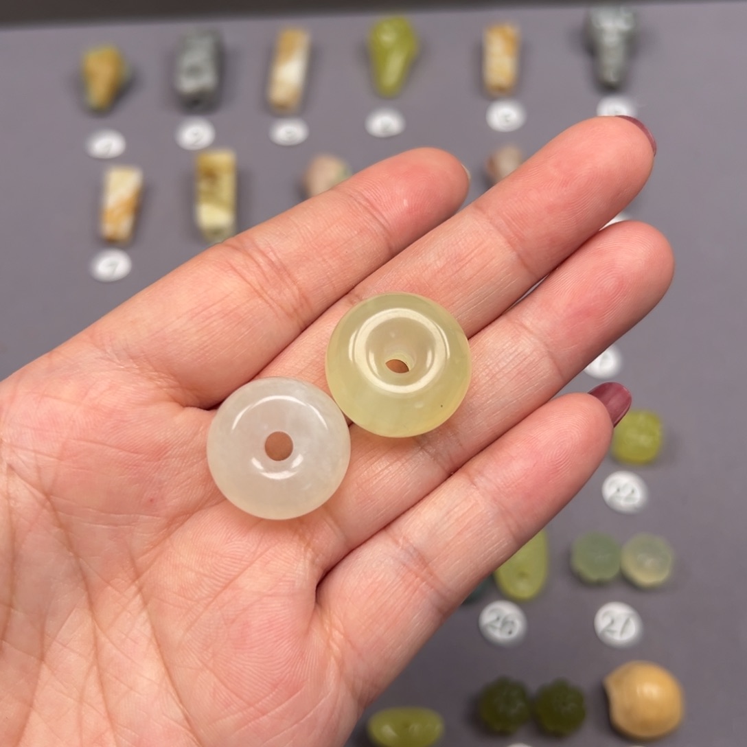 蛇纹石玉颈饰未镶嵌卡20