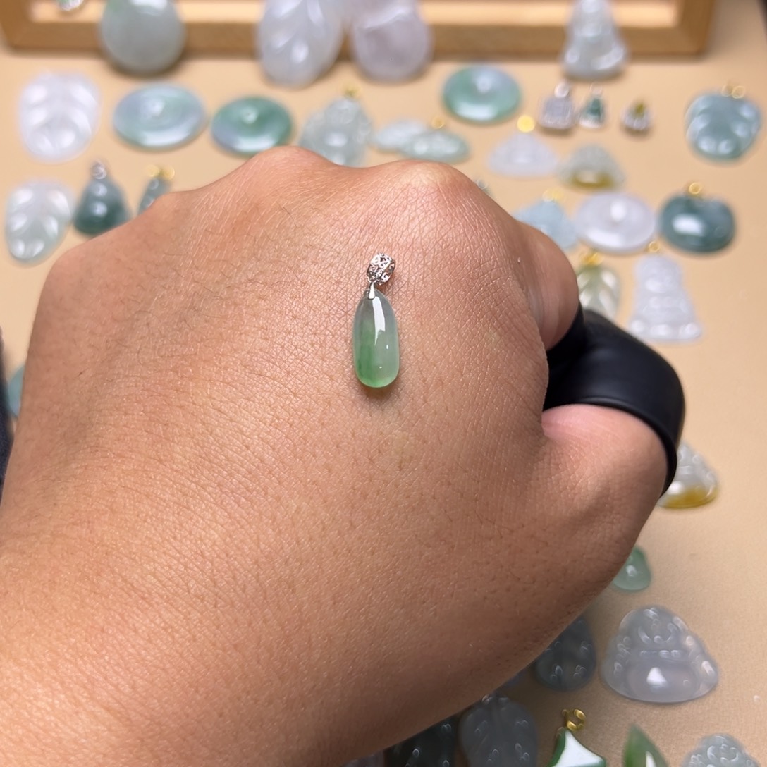 翡翠颈饰18K金镶嵌福瓜