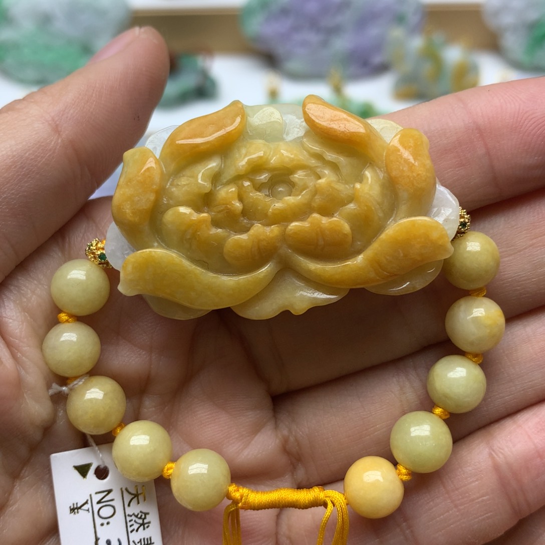 翡翠颈饰未镶嵌翡翠