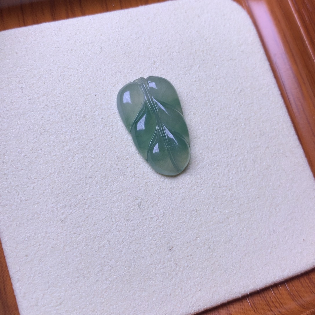 翡翠未镶嵌颈饰冰晴叶子