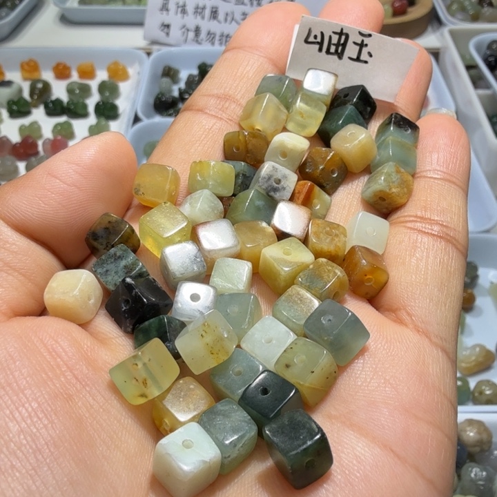 和田玉未镶嵌珠宝奇石