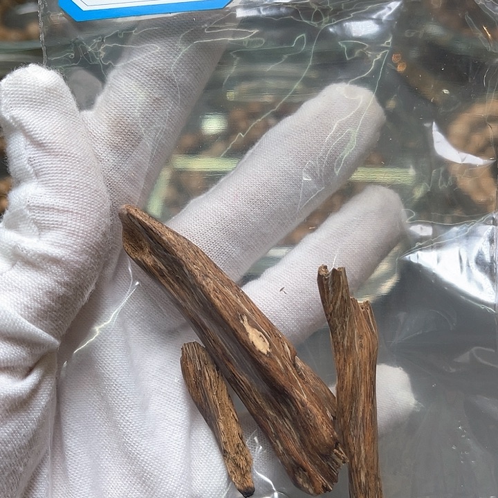 小叶紫檀吊坠越虫漏8.4克