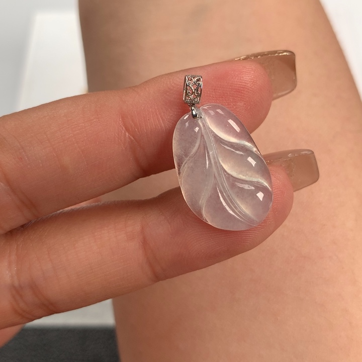 翡翠颈饰18K金镶嵌叶子