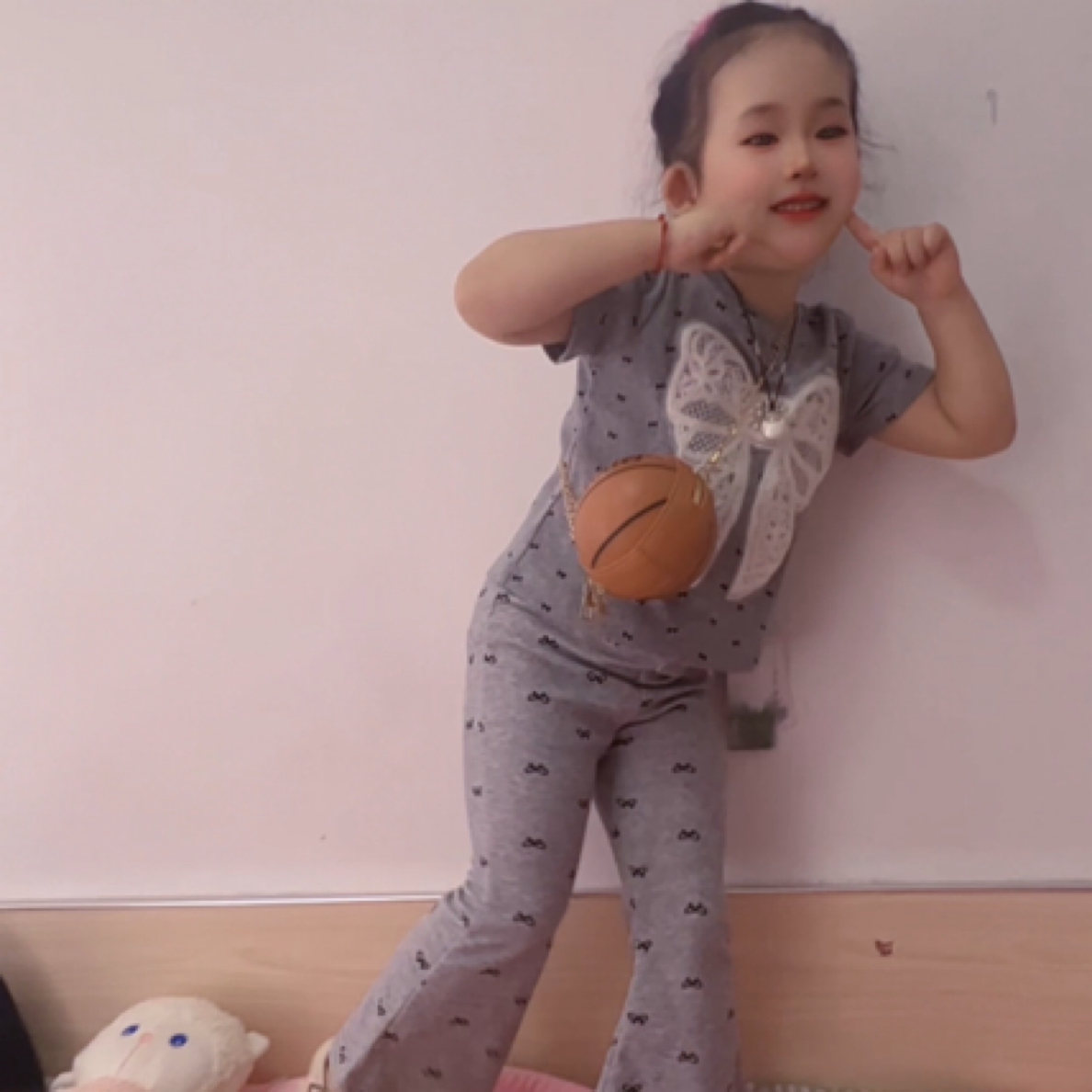 喇叭裤春夏新款洋气蝴蝶结满印裤子春秋女宝宝长裤