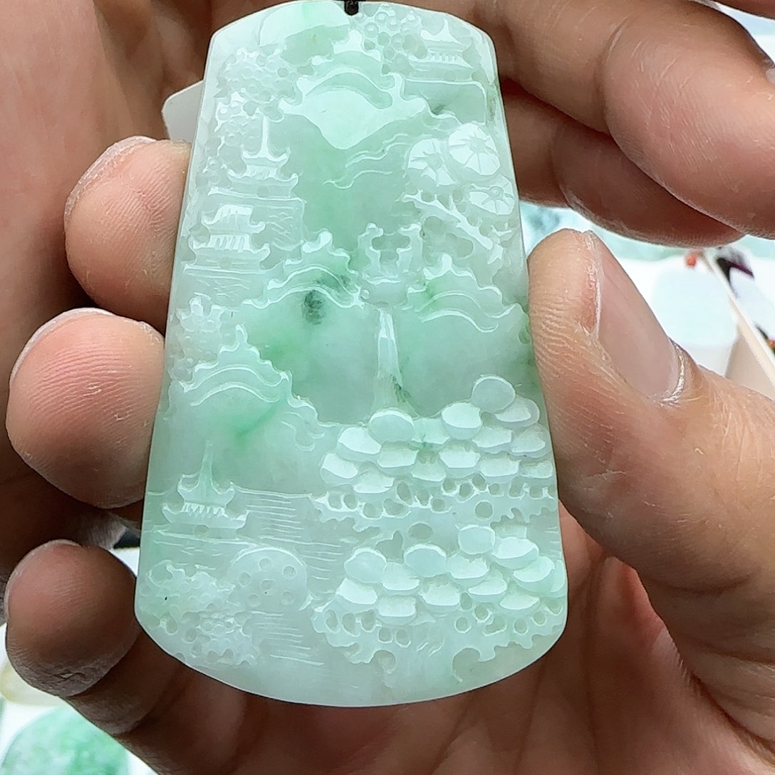 翡翠颈饰未镶嵌翡翠