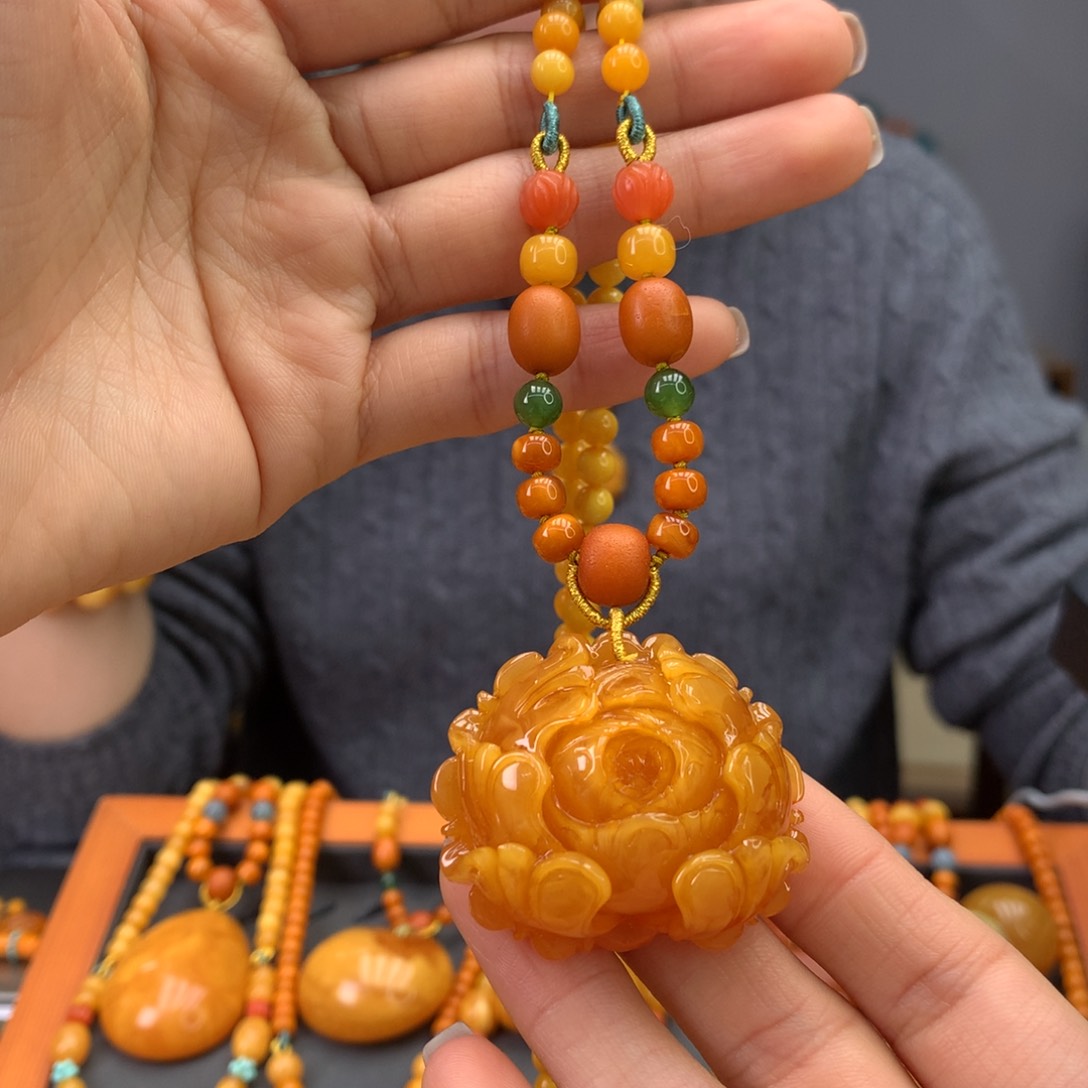 蜜蜡颈饰未镶嵌牡丹花
