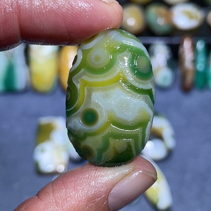 雨***荷玛瑙/玉髓未镶嵌珠宝奇石