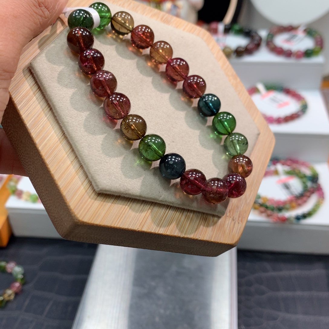 碧玺手链未镶嵌     8.8mm。     