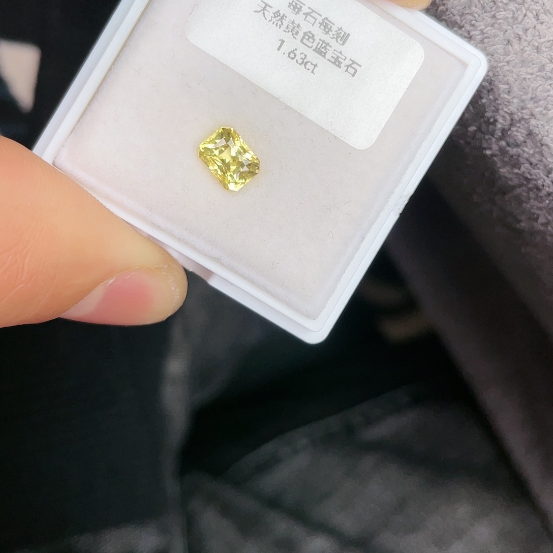 定制蓝宝石裸石未镶嵌1.63Ct。