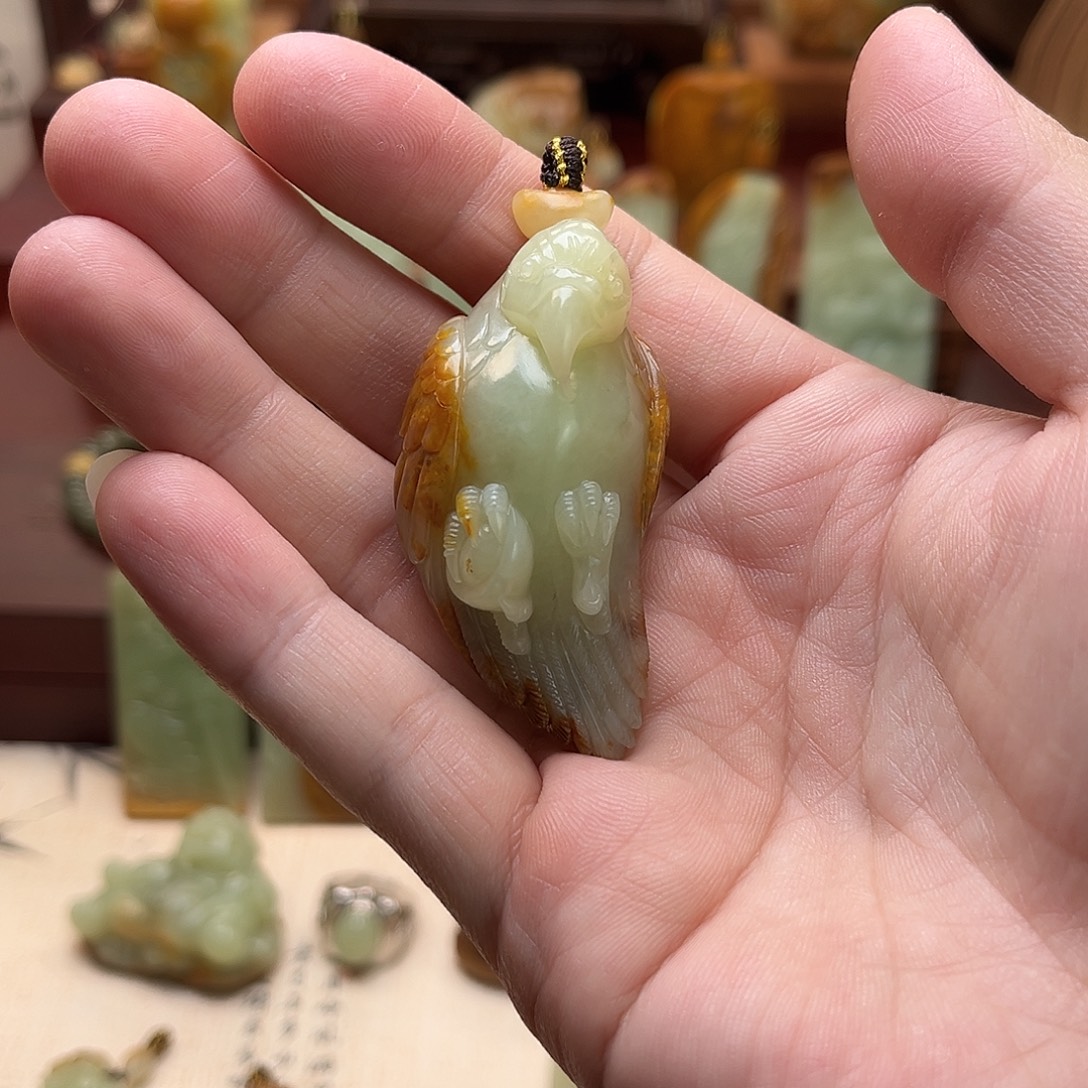 辉***浪岫岩河磨玉（透闪石质玉）未镶嵌颈饰