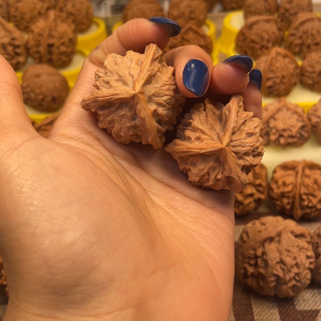 乖***版文玩核桃吊坠盘山三棱