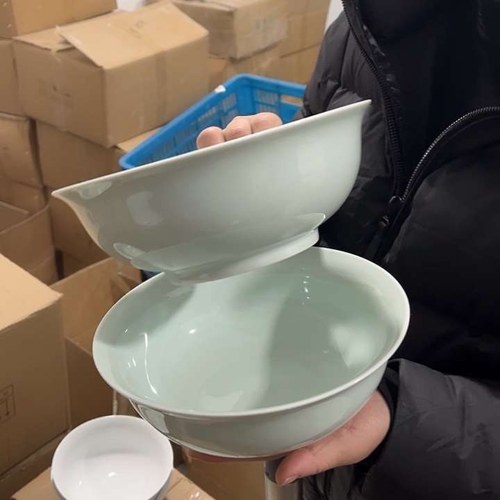 瓷片青瓷8英寸汤碗两个微瑕包邮