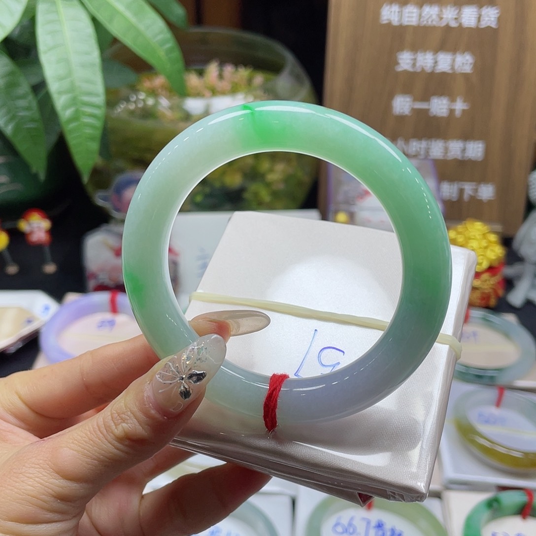 翡翠手镯未镶嵌爱****戒链接1