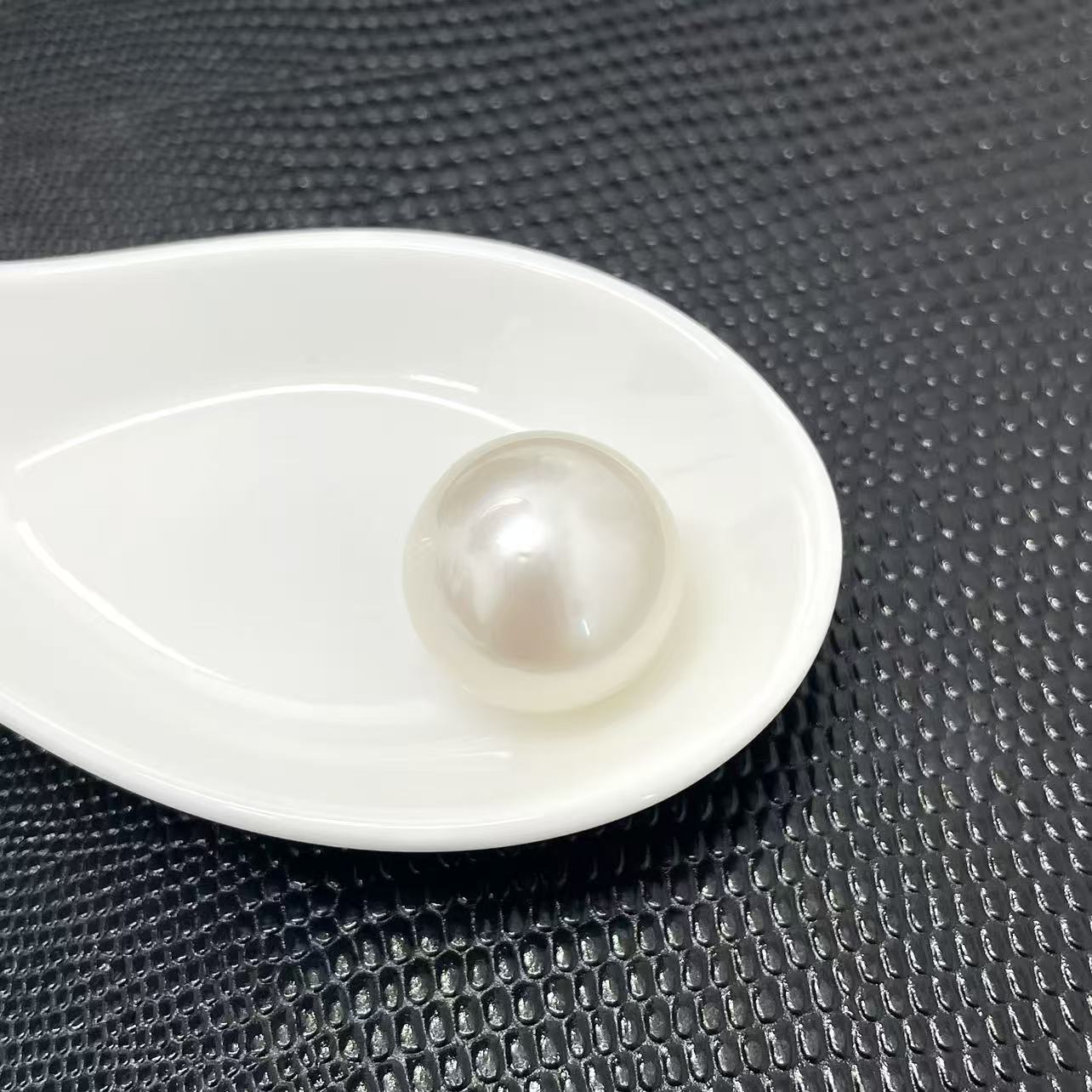 16.7mm澳白海水珍珠 裸珠 皮滑细腻 强光正圆 可定制