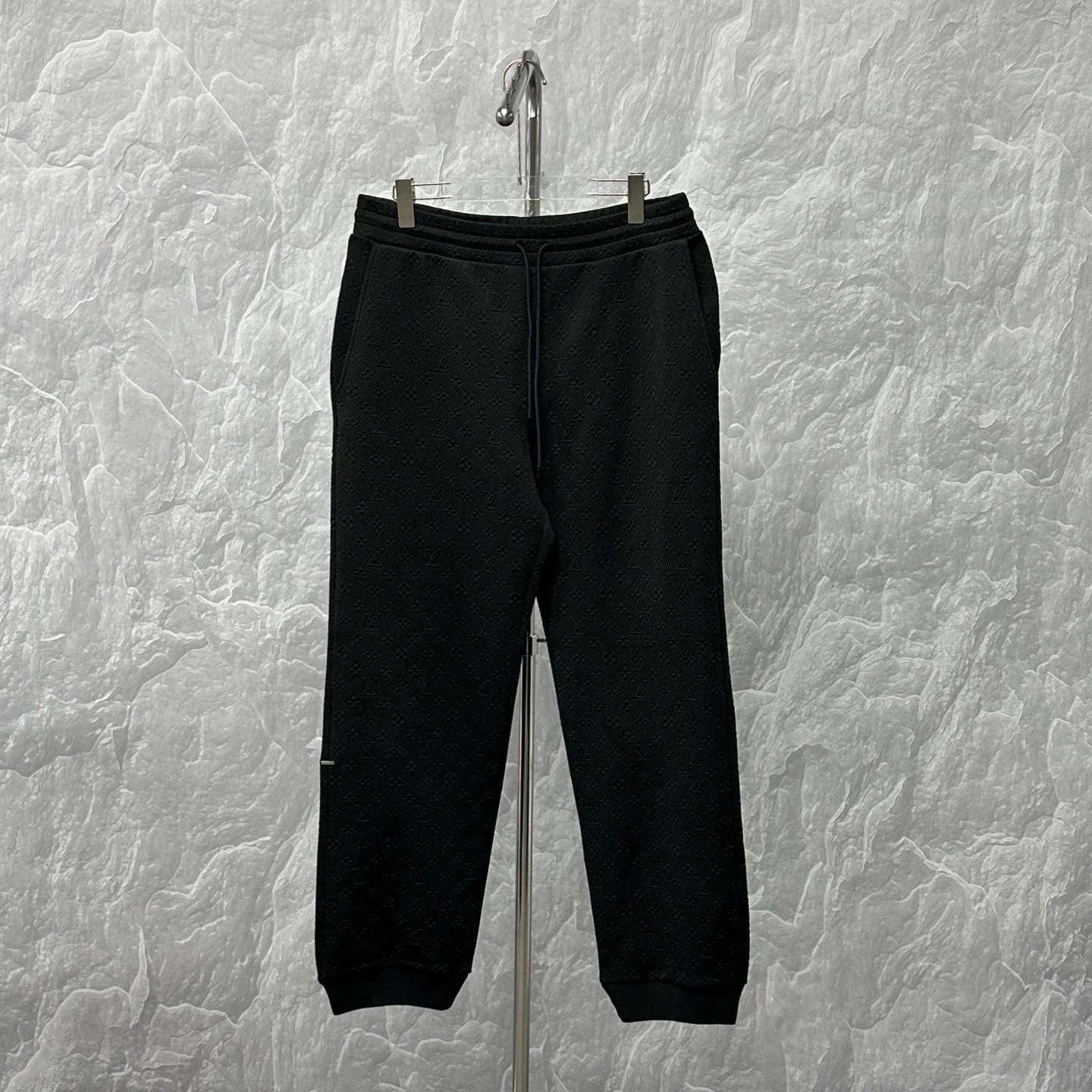 未使用 LouisVuitton/路易威登 黑色浮雕长裤 L码 TP00197