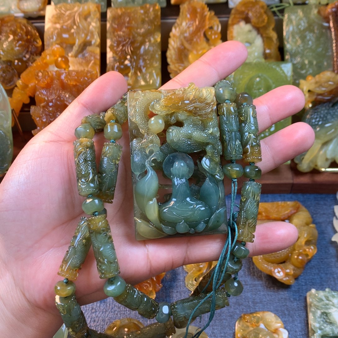 蛇纹石玉未镶嵌颈饰