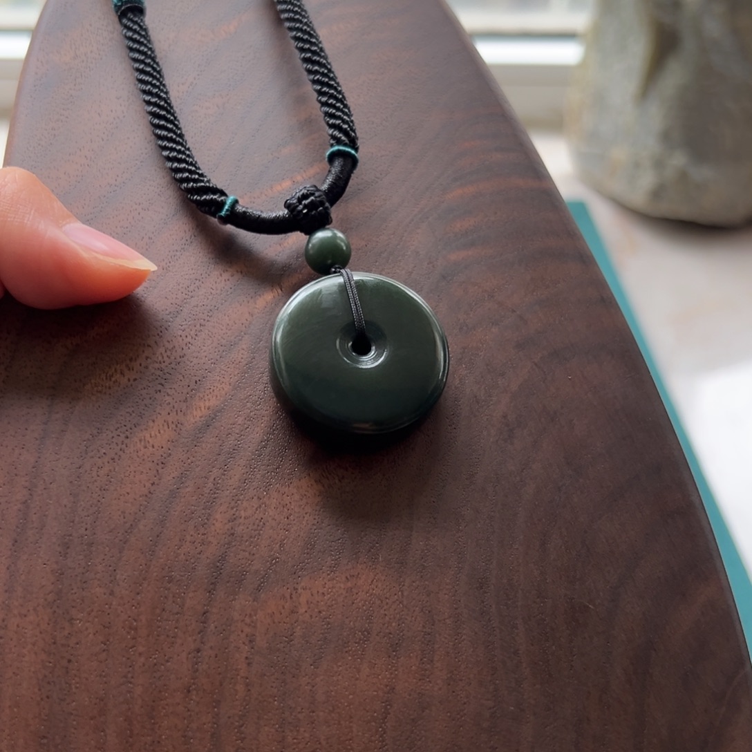 小***诚和田玉未镶嵌颈饰