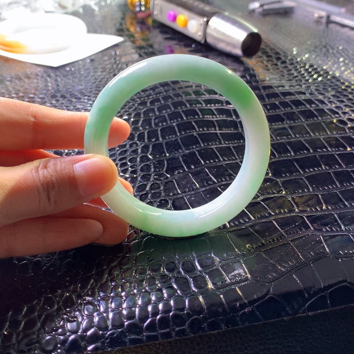 定制翡翠未镶嵌手镯