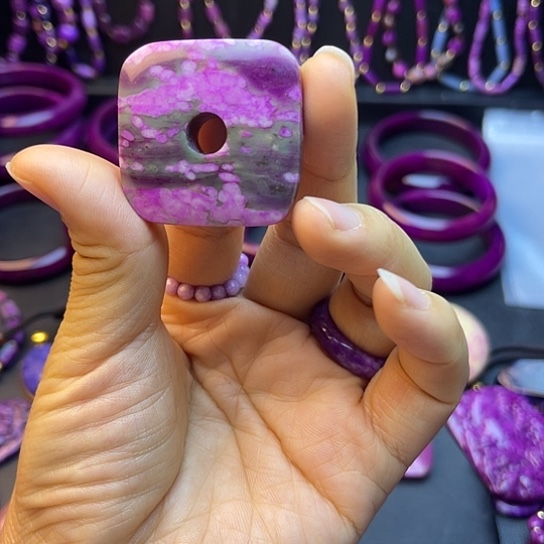 刘***霞非金属平安扣泥地樱花