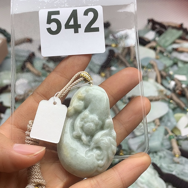 翡翠颈饰未镶嵌随**过翡翠