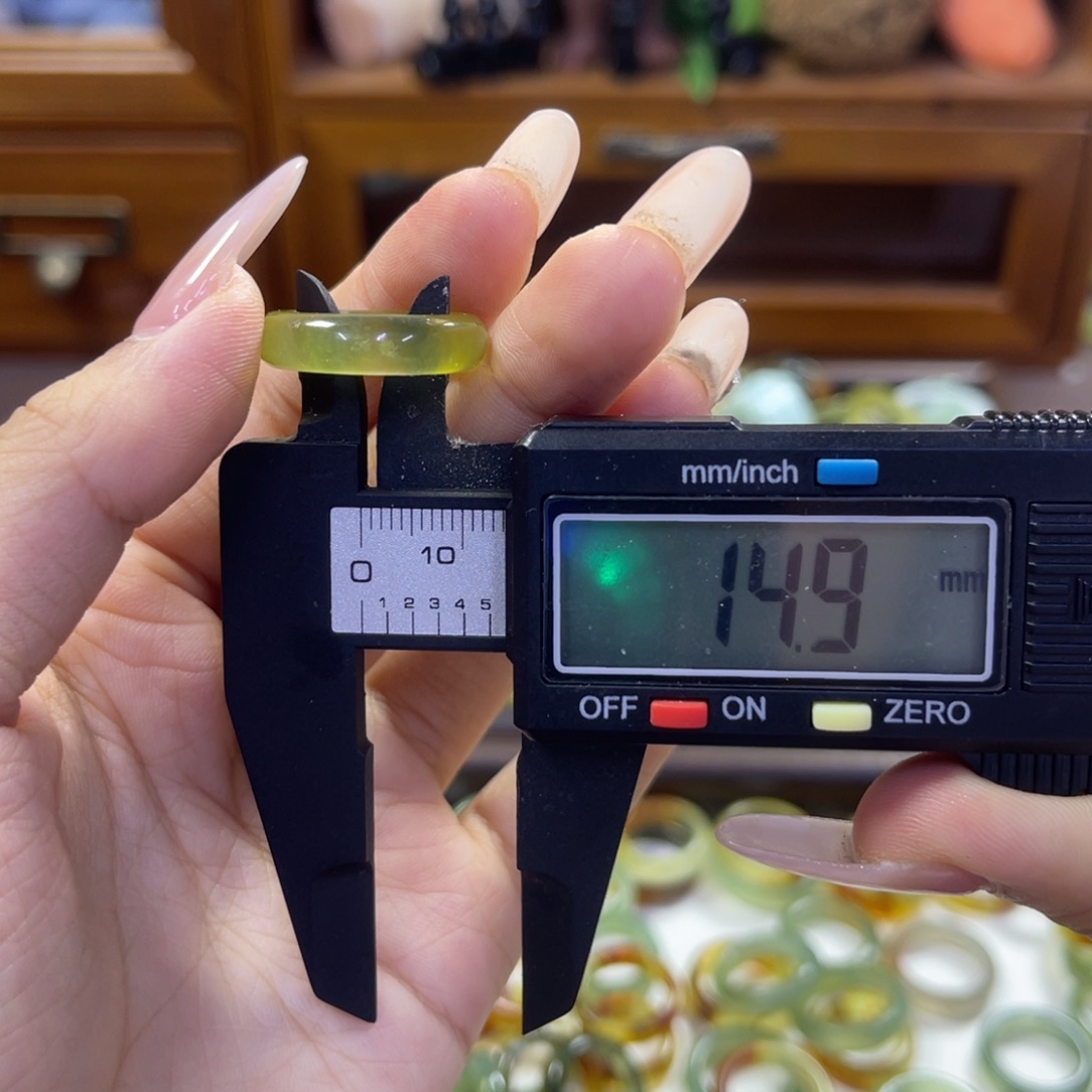 蛇纹石玉未镶嵌手镯10