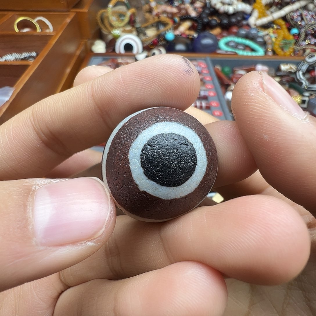 用***8玛瑙/玉髓未镶嵌珠宝半成品