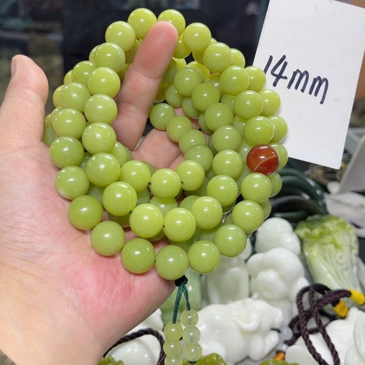 蛇纹石玉颈饰未镶嵌