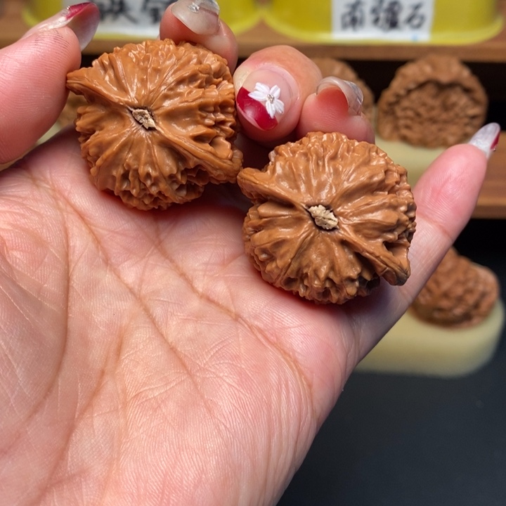 文玩核桃吊坠38全品宫灯