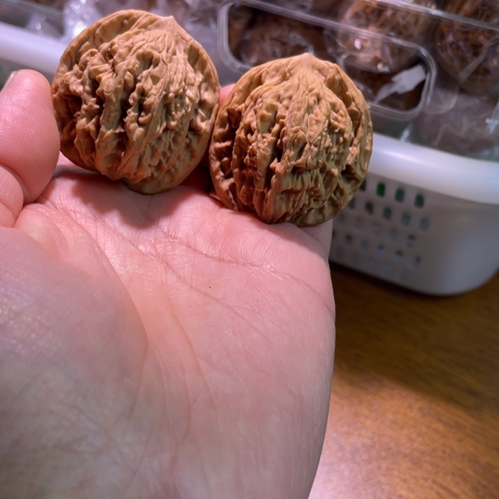 文玩核桃吊坠虎头