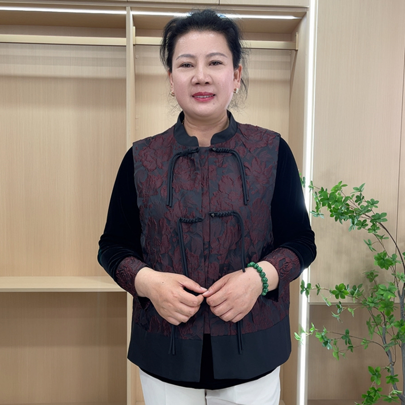 大码女装国风盘扣方领泡泡花系扣马甲MMA8631