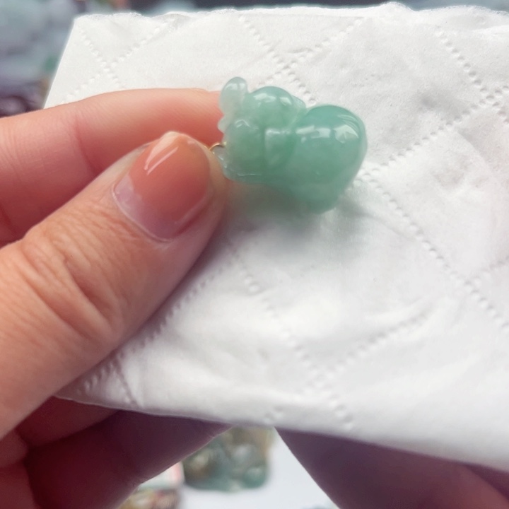 翡翠未镶嵌颈饰挂件